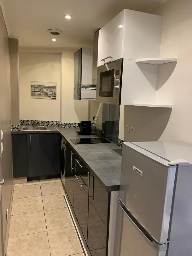 Cosy Apartment + Secured Parking Cannes 0*,  Franciaország