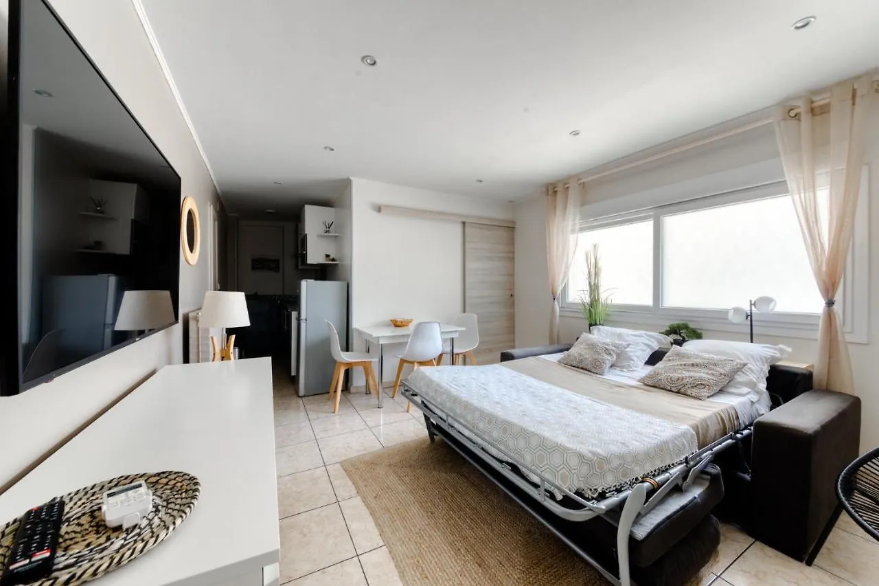 Cosy Apartment + Secured Parking Cannes 0*,  Franciaország